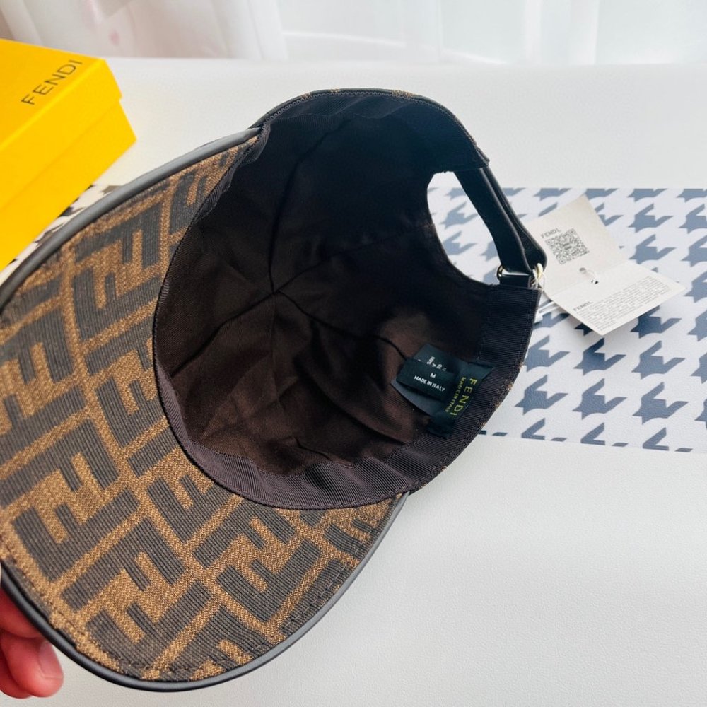 Fendi's new original single and double F jacquard baseball cap - Picture 6 of 7